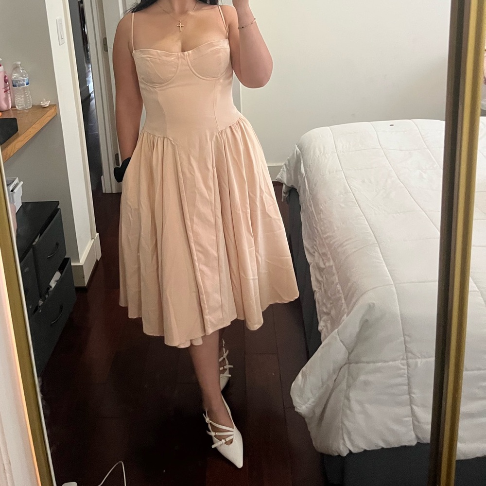 House of CB Soft Pink Midi Dress (SOLD ON DEPOP) - Picture 4 of 7